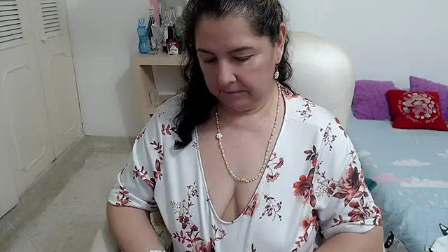 leonela_69 webcam