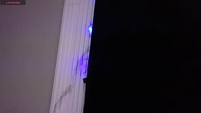 bella_moonlight_cr webcam