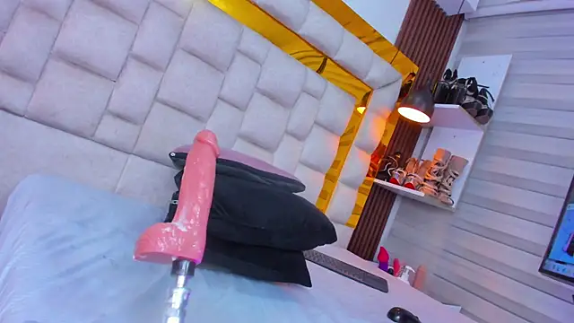 bigass_monic - Bigass_monic's free webcam - UK Sex Cams