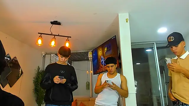 Houseofwarrios webcam