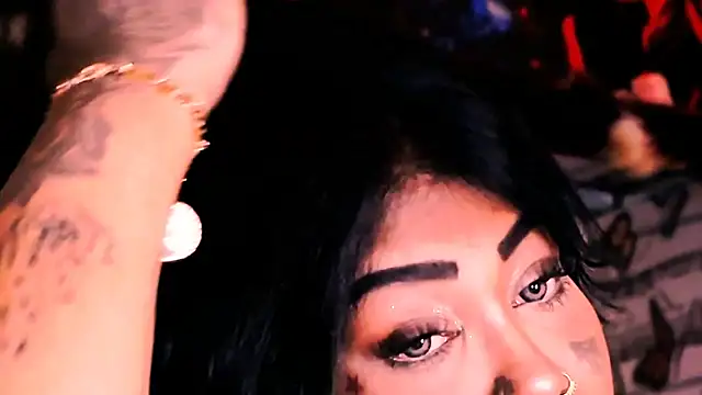 indian_dreamgirl webcam