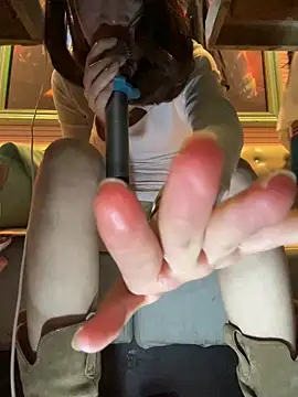 美女littleqiu在线直播