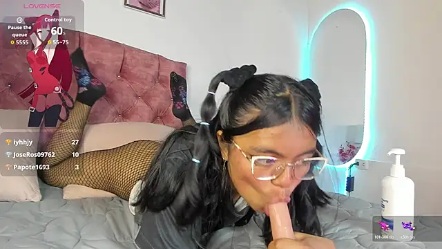 luna_velveth webcam