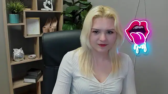 sweetlilyxo - SweetLilyxo's free webcam - UK Sex Cams