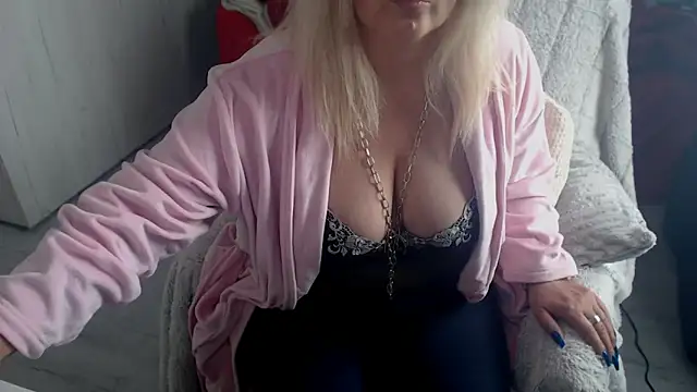 Divineblond webcam