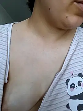 Webcam Model (Emi_hot1)  is live.Free join now!