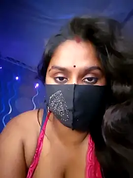 Sweet-Maddlina from StripChat is Freechat