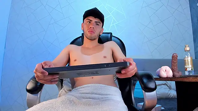 Milo_Thompson webcam