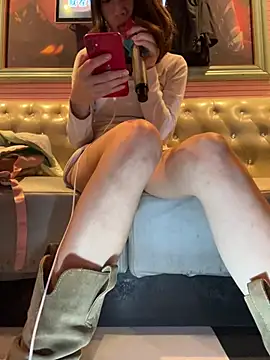 美女littleqiu在线直播