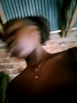 Black_juicy24 webcam