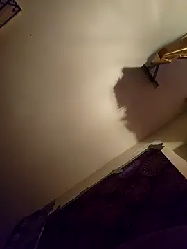 Hotredheadandtoungelasher webcam