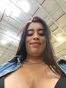 MissNyraSecret webcam