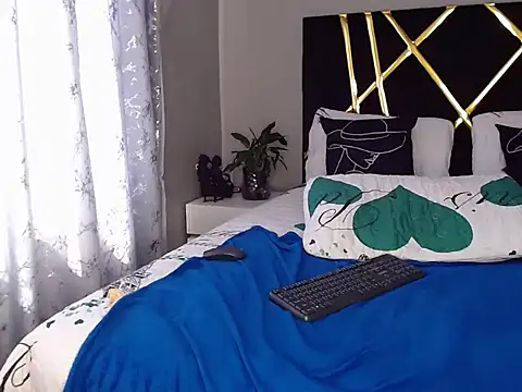 NaughtyMilf_Lilly webcam