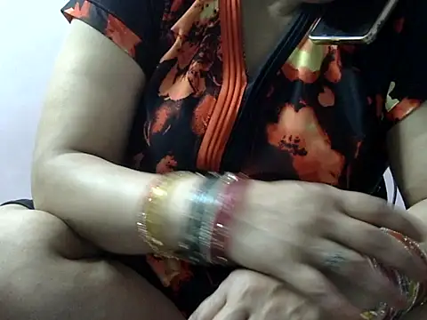 HouseWife4466 webcam