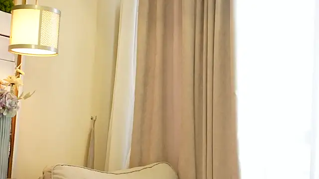 sweettlunaa - SweettLunaa's free webcam - UK Sex Cams