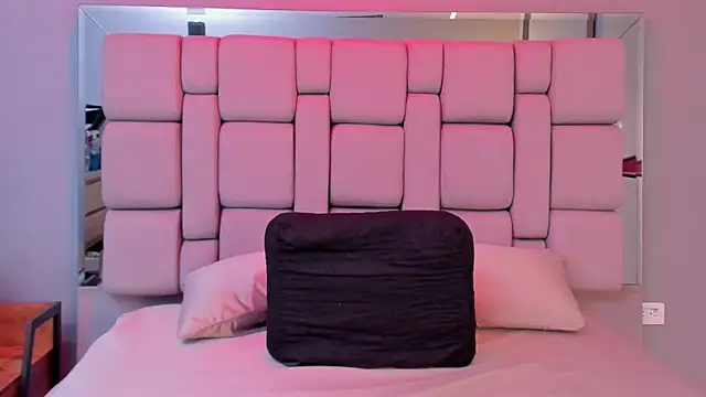 Lucy_bigboobss webcam