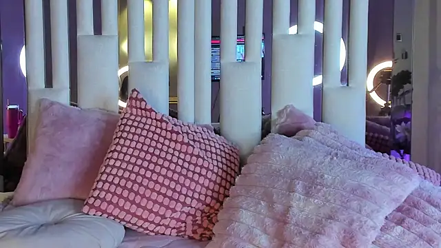 Cloee_Rainbow1 webcam