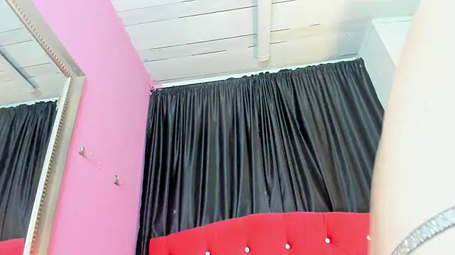 ScarletBigTitties webcam