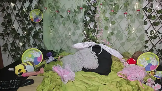 littlepeach_ (F young) - Bunny Ears Twitch