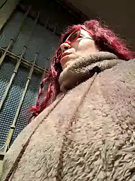 Scarlet_curly8a webcam