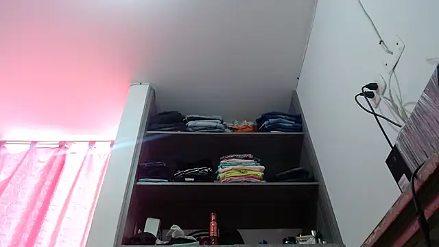 nicolle_milf1978 webcam