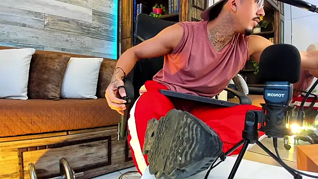 Donovan_Desmond webcam