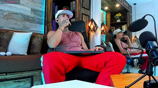 Donovan_Desmond webcam