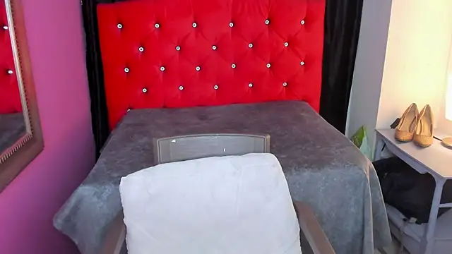 ScarletBigTitties webcam