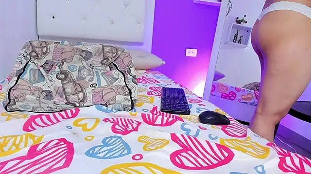 Curly_temptation webcam