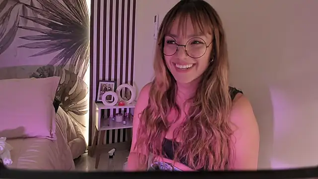 Samaantha-White webcam