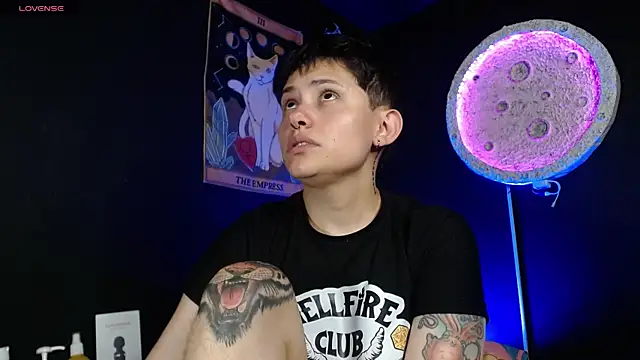 girl_intense444 webcam