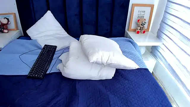 melanie_roux__ webcam