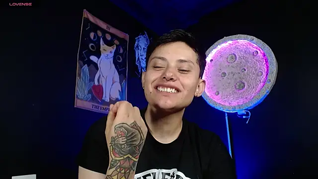 girl_intense444 webcam