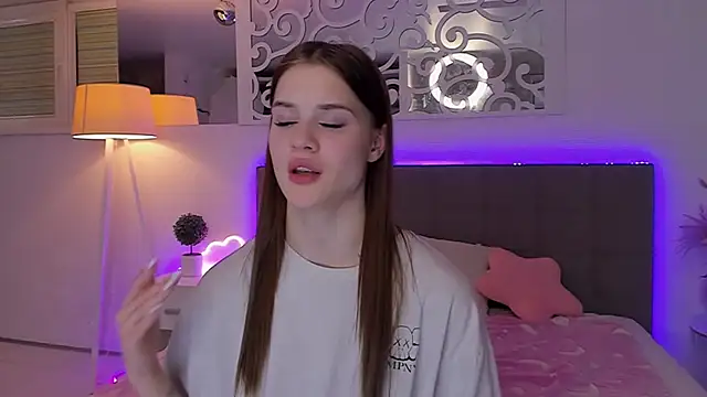 luisaclover - LuisaClover's free webcam - UK Sex Cams