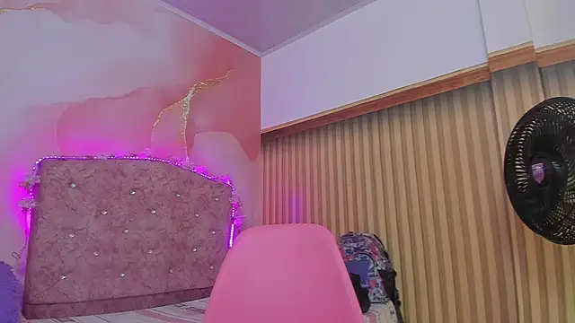 melanie__evans - Melanie__Evans's free webcam - UK Sex Cams