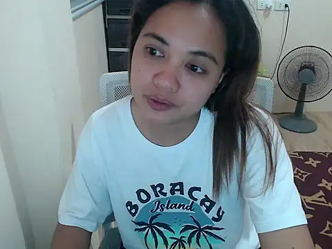 xTheLastVIRGINx webcam