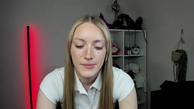 evelynblond - EvelynBlond's free webcam - UK Sex Cams