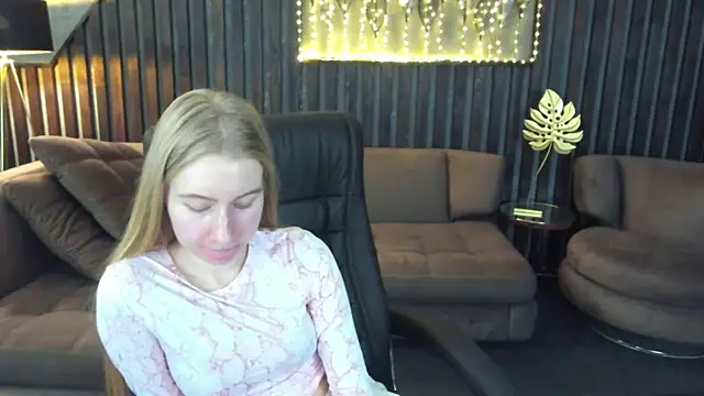 Alina_Blonde webcam