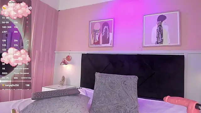 elodie_walker webcam