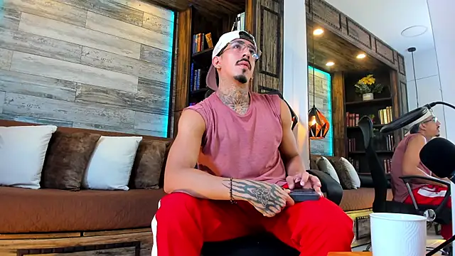 Donovan_Desmond webcam