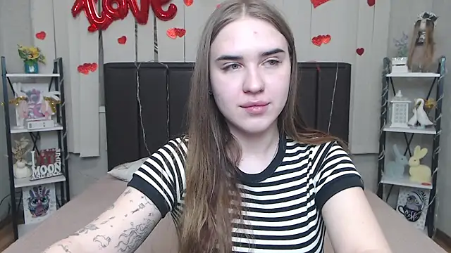 LauraHlot webcam