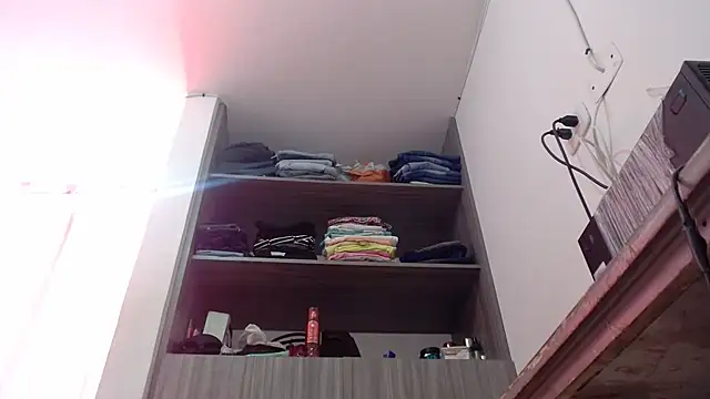 nicolle_milf1978 webcam