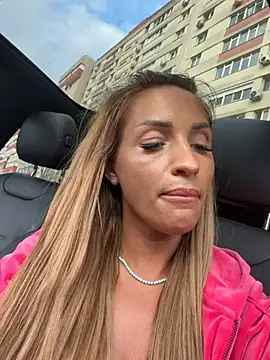 LovingBlondie webcam