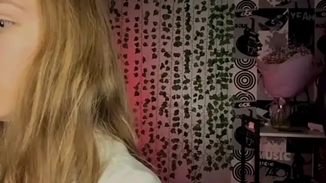 helgicuteness webcam