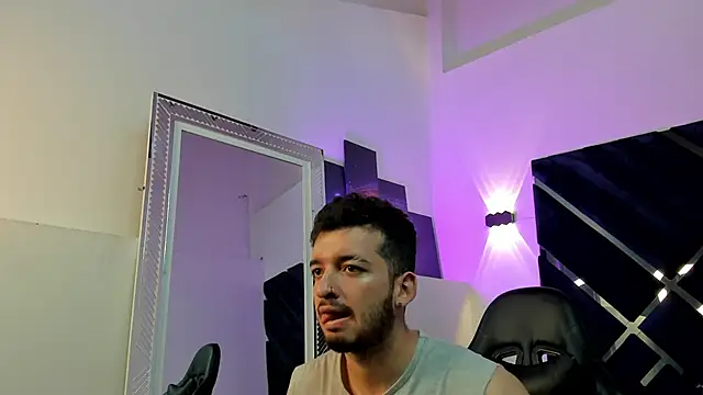 Logan_Wolf-js webcam