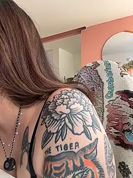 MidnightHearts webcam