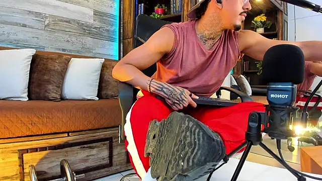 Donovan_Desmond webcam