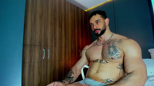 massimo_visconti (M young) - flex and lick biceps