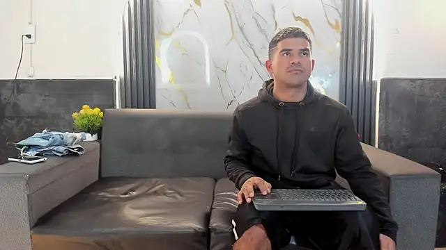 Latins_on_fire webcam