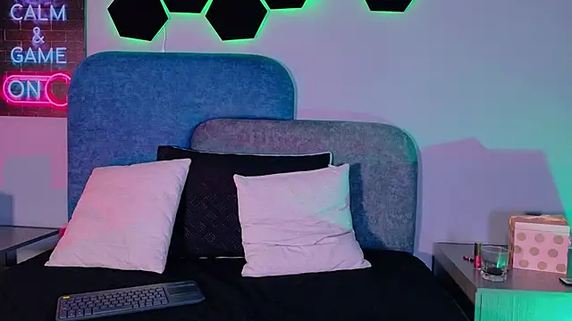 emmacollins01 - EmmaCollins01's free webcam - UK Sex Cams